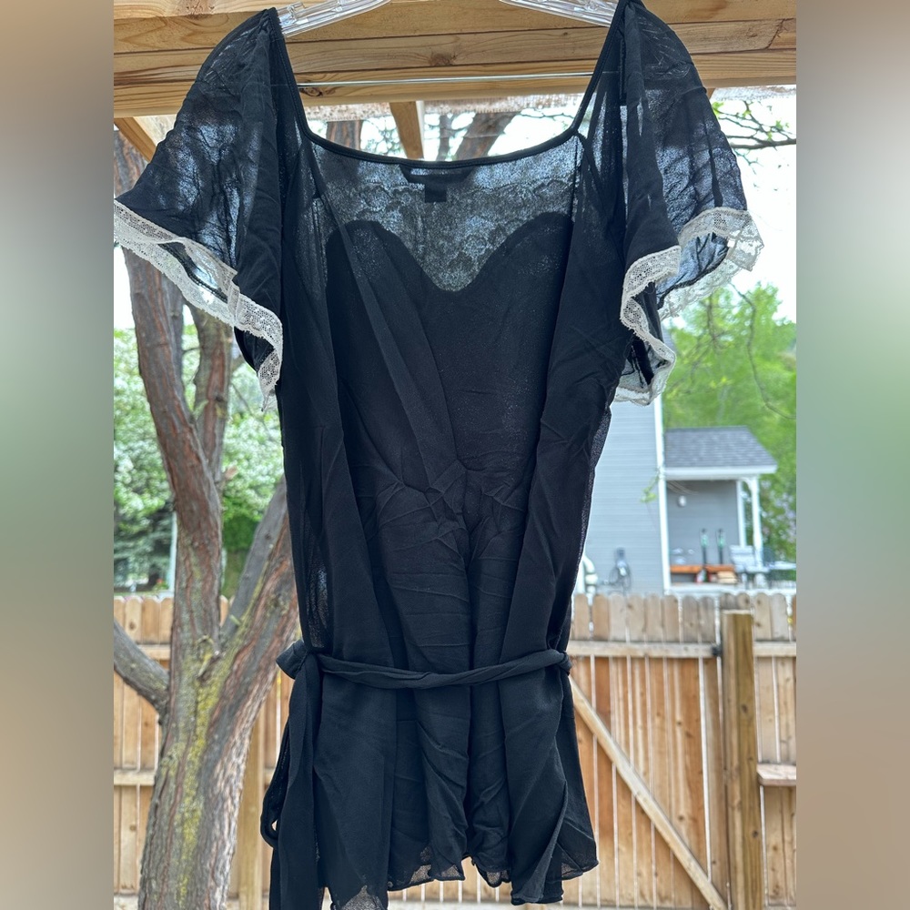 Banana Republic NWT Black Ivory Lace Flowy Tie Waist Top Blouse Large - Picture 9 of 16